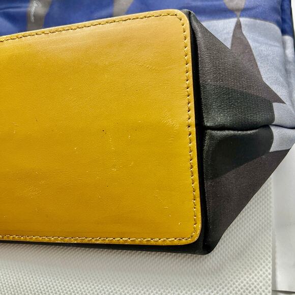 Gucci by Tom Ford Jacquard Blue Tote Silk Scarf Print Gold Tone Hardware - Picture 8 of 9